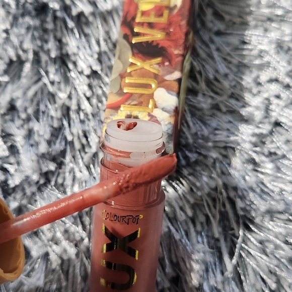 Colourpop Lux Velvet Liquid Lipstick L'Auberge - Picture 2 of 6